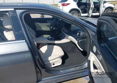 2017 Mercedes-Benz E 300 z USA, uszkodzony, nr VIN WDDZF4JB2HA171339